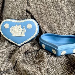 Wedgwood heart box